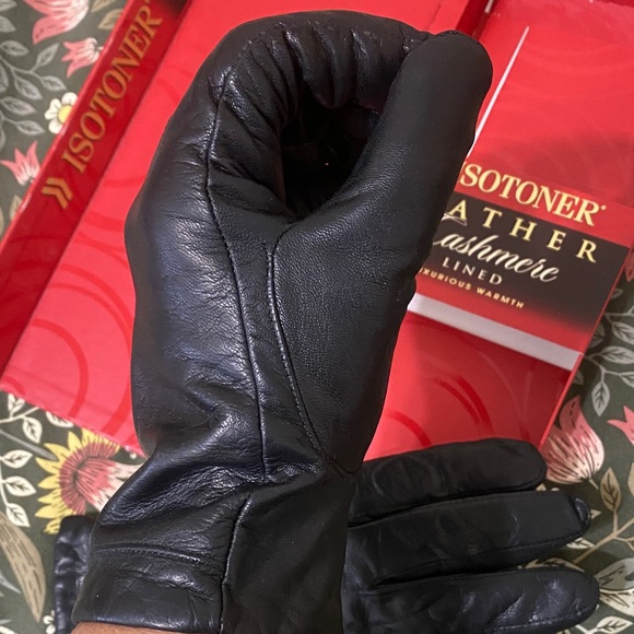 Vintage Isotoner Luxurious Black Leather Gloves 100% cashmere lined gloves - Picture 5 of 11
